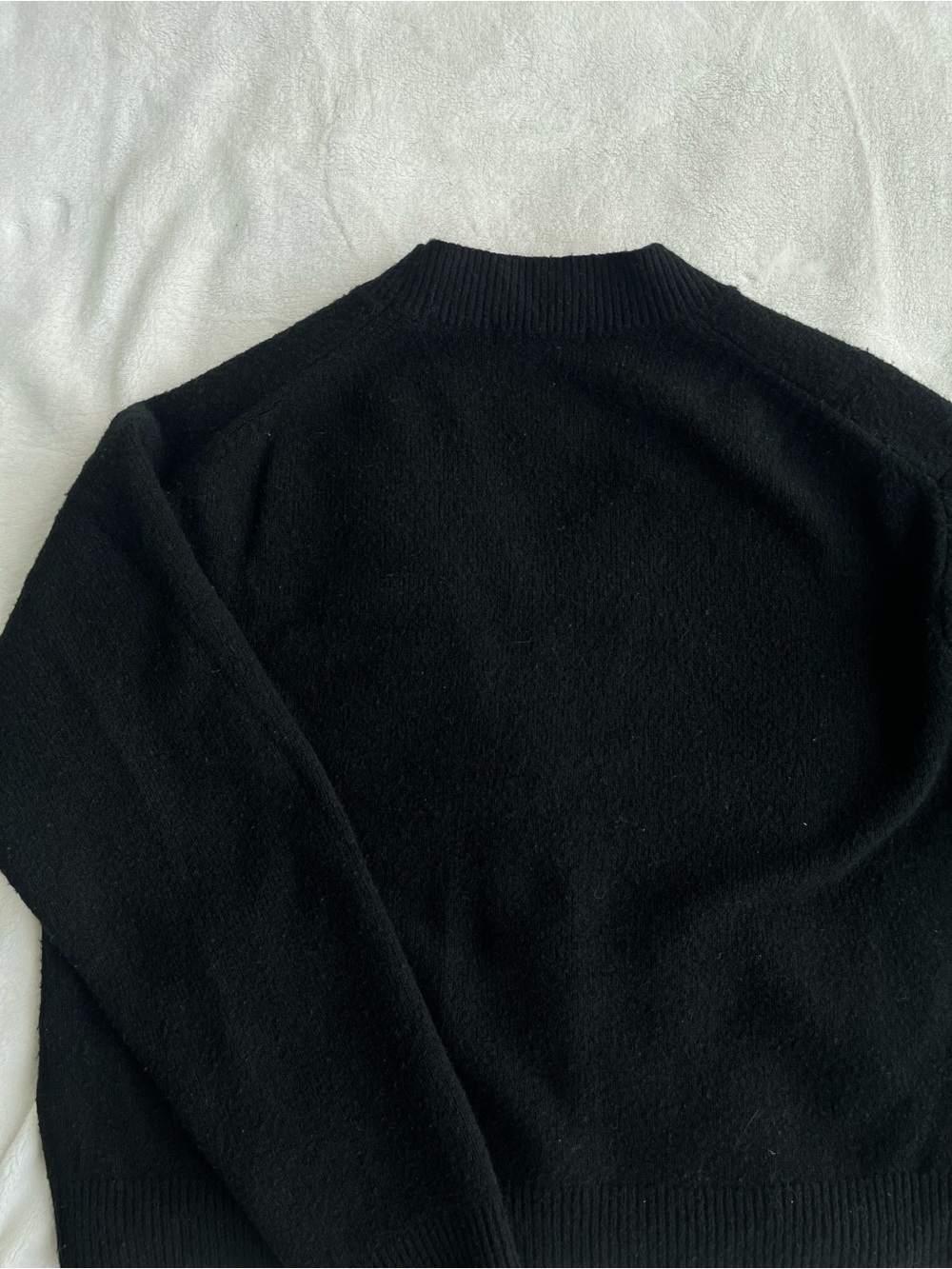 Uniqlo Black V-Neck Button Front Cardigan with Pockets - Picture 4 of 5